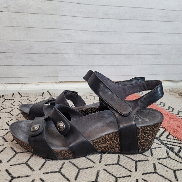 DANSKO SAVANNAH WEDGE SANDAL IN BLACK, SZ 41 - Picture 1 of 11
